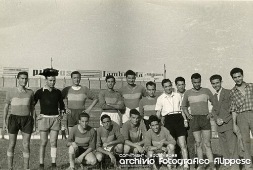 Aragona-Giuseppedott.-Peppe-con-amici-al-Celeste-il-29.06.1954